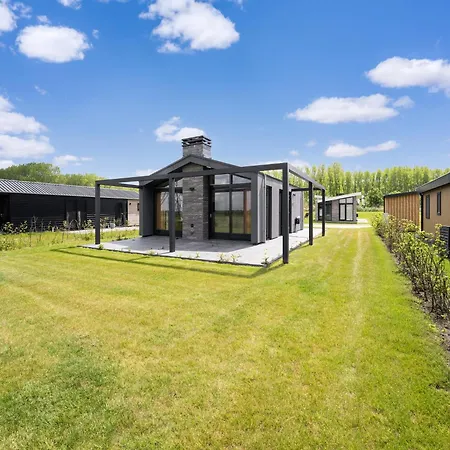 Tranquil With Views Holiday home Oud Ade